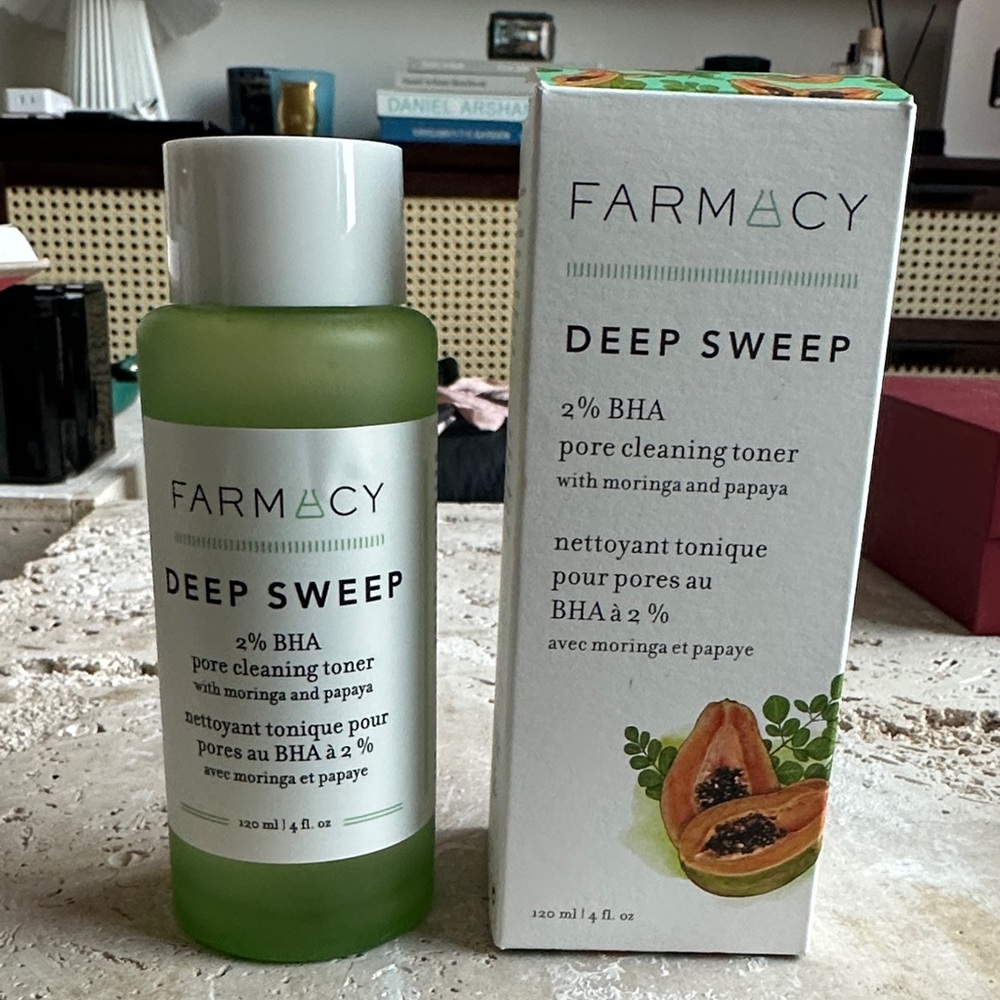 Farmacy Deep Sweep 2% BHA Pore Cleaning Toner - Green and White